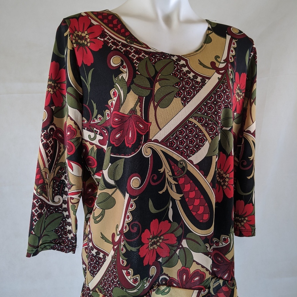 Susan Lawrence Woman Paisley w/Ruffle bottom Top 2